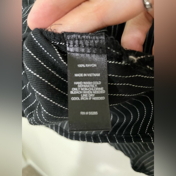 EXPRESS Black and White Pin Stripe Collared Button Down w/ Tie Bell Sleeved - Picture 7 of 10